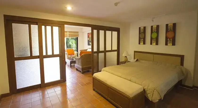 Пхукет: Lovely Nai Harn Apartment