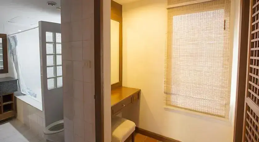 Пхукет: Lovely Nai Harn Apartment
