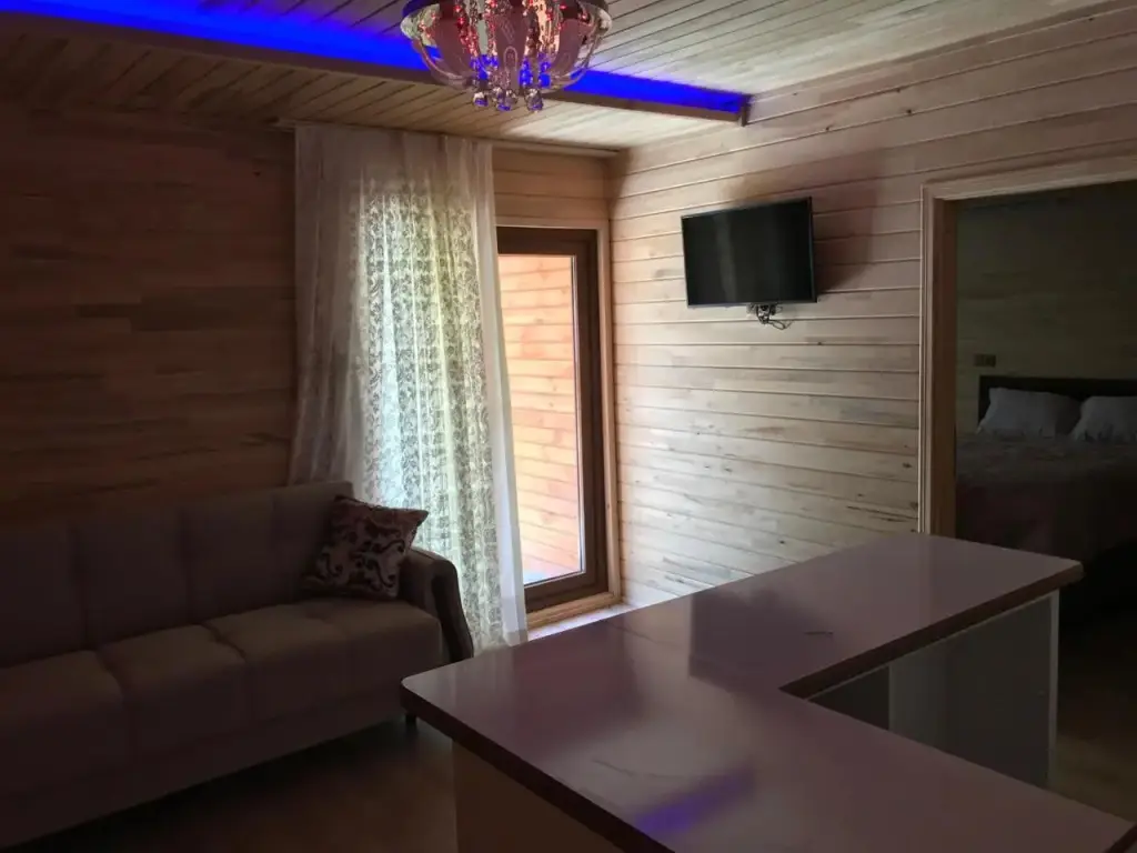 Узунгёль: Ay Home Apart