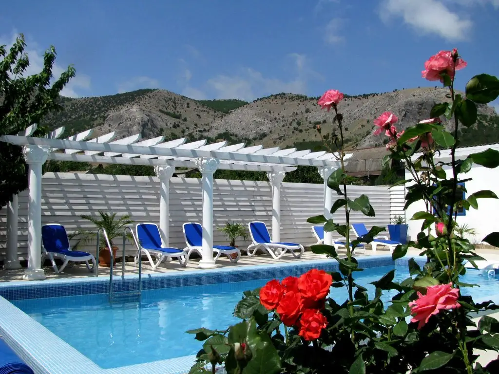 Частный дом Sunny Holiday Home — фото 1