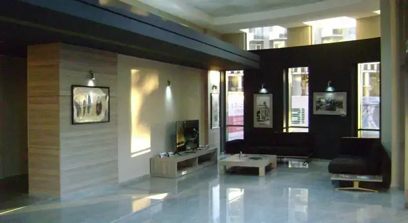 Батуми: Studio Orbi Khimshiashvili 15B
