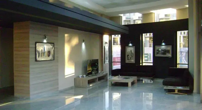 Батуми: Studio Orbi Khimshiashvili 15B