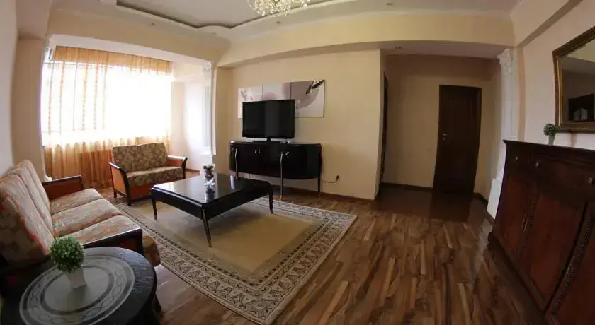 Алматы: AtHome at Baribayeva 23