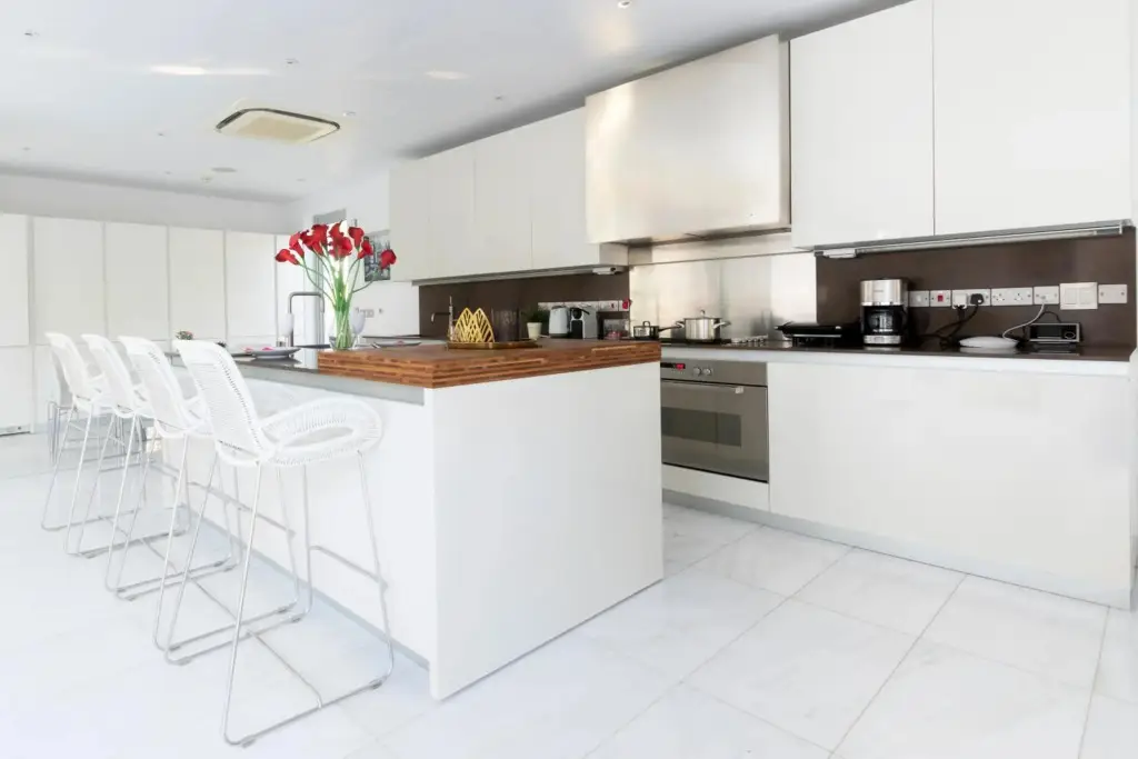 Перволия: Katerina House