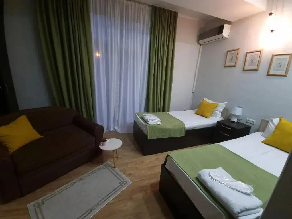 Тбилиси: Shatel Hotel