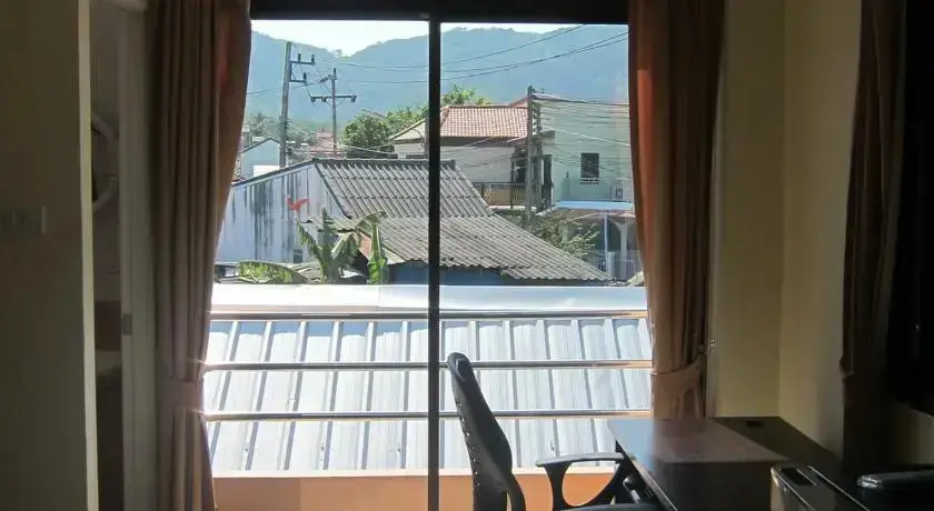 Муанг: C&C House
