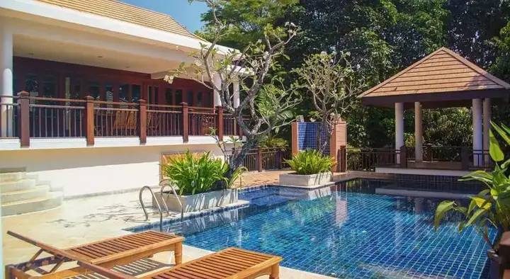 Тхаланг: Sino-Portuguese Private Villa