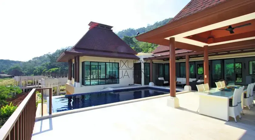 Пранбури : Panorama Bali Style Luxury Sea View Villa