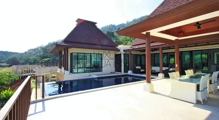 Пранбури : Panorama Bali Style Luxury Sea View Villa
