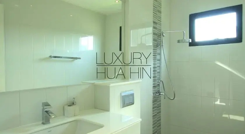 Пранбури : Panorama Bali Style Luxury Sea View Villa