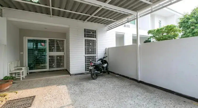 Чиангмай: Townhome +motorbike