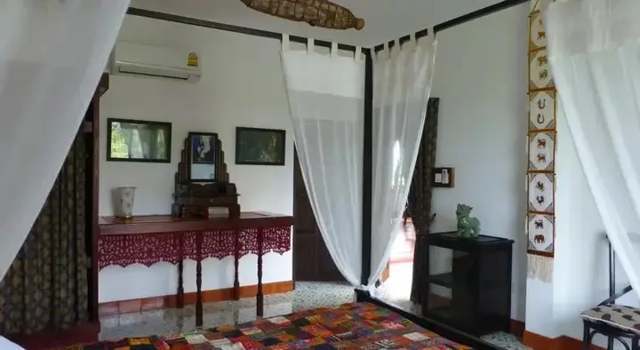Дой-Сакет: The Yellow House @ Chiang Mai