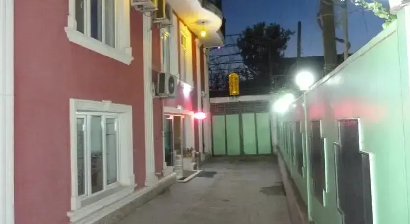 Батуми: Guest House Lux