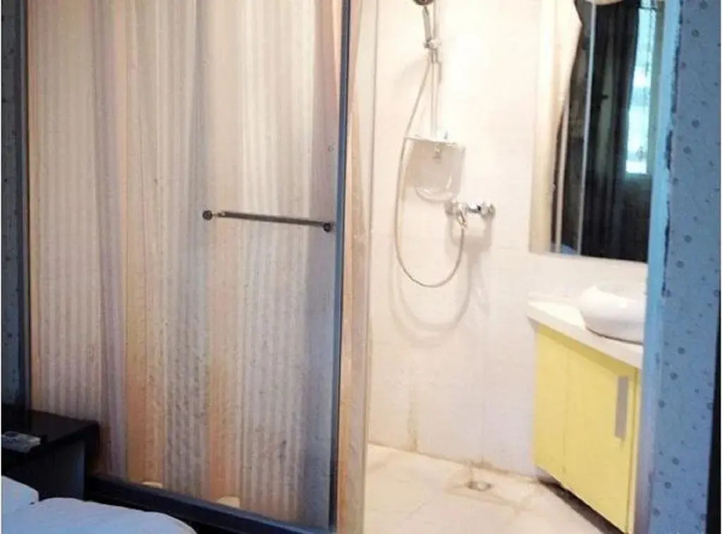 Мяньян: Beichuan Yijia Business Inn