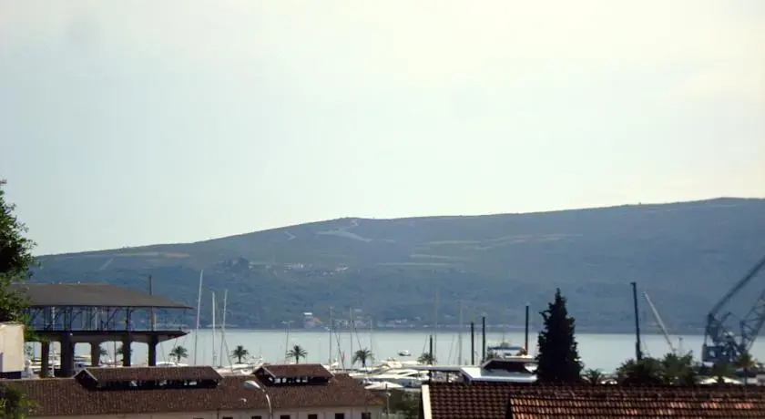 Тиват: Apartments Lučić