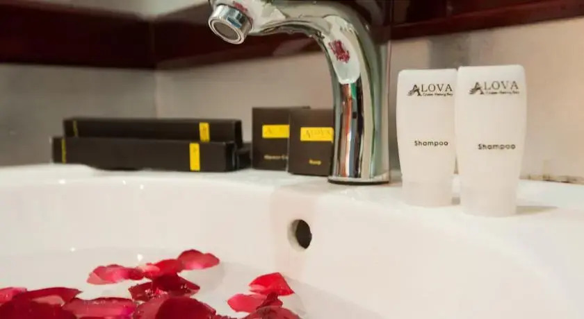 Халонг: Alova Gold Cruises Ha Long