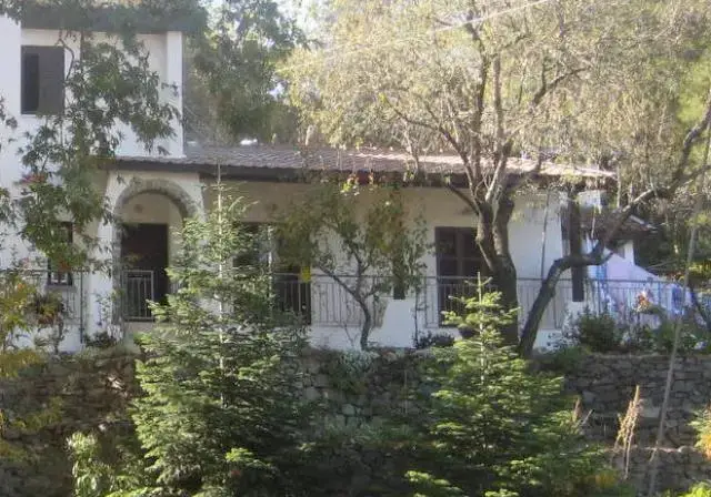 Какопетрия: Eftychias House