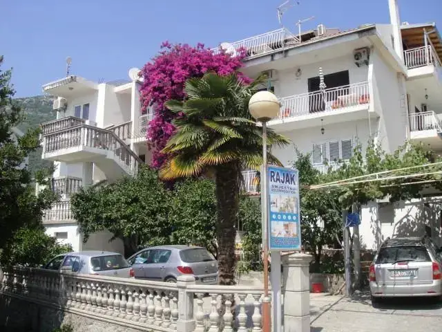 Бар: Apartments Rajak
