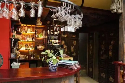 Дали: The Mercury Cafe & Inn of Dali