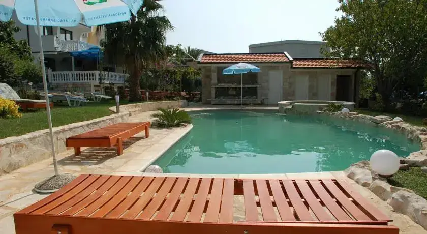 Сутоморе: Hotel Mirela
