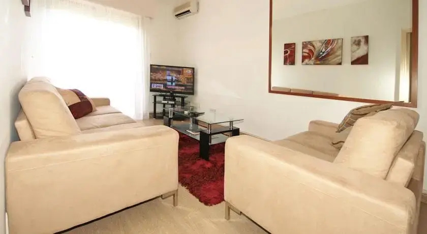 Гермасойя: Elena Court Apartment