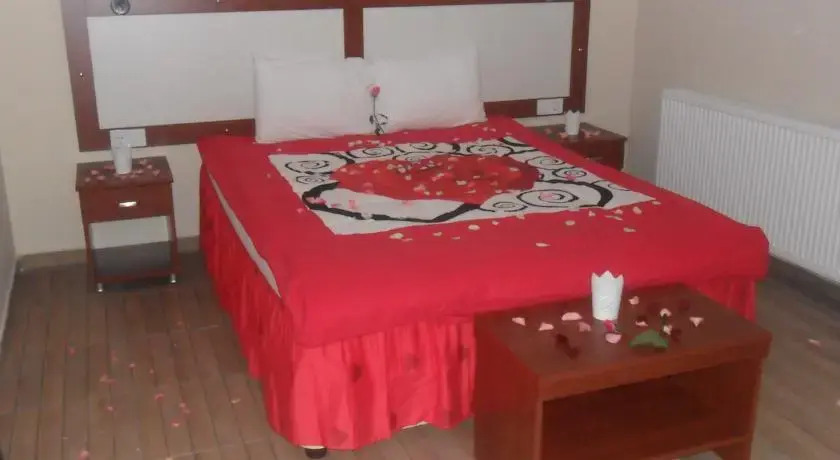 Сайл: Eftalya Hotel