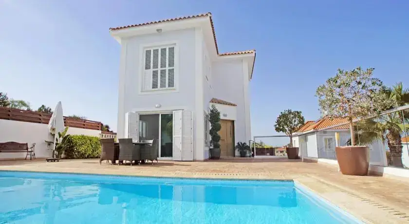 Протарас: Villa Evita