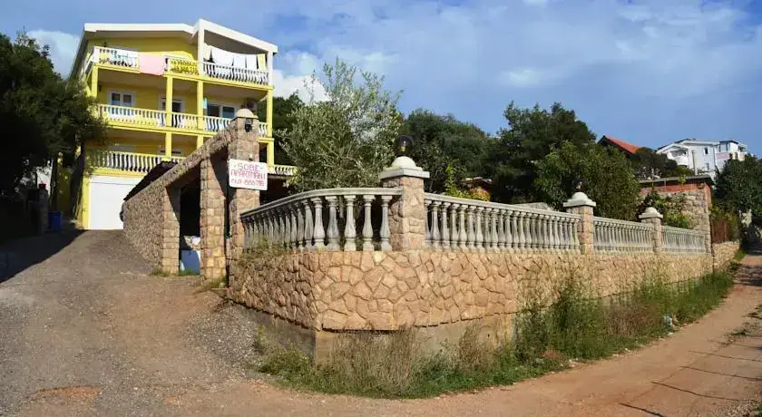 Добро Вода: Tiffanys Villa
