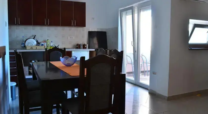 Игало: Apartments Pejovic
