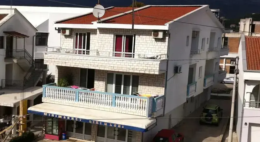 Ульцинь: Apartments Liri and Loni