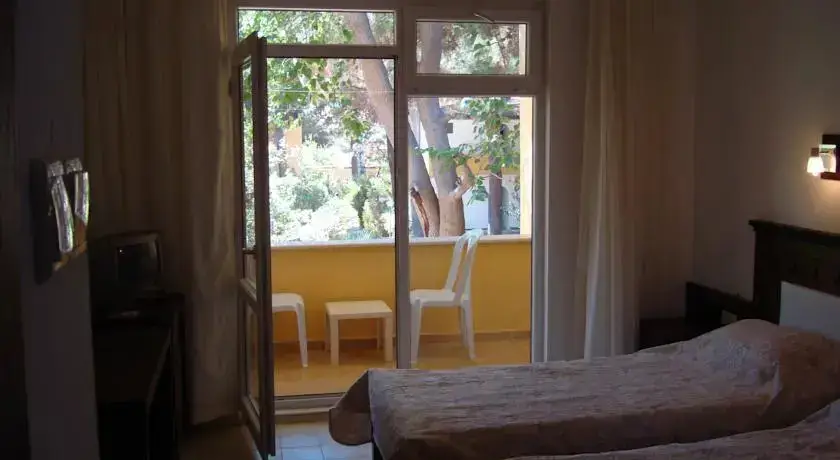 Эдремит: Efem Tatil Köyü