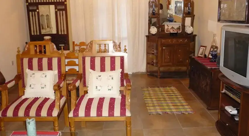 Какопетрия: Dias House