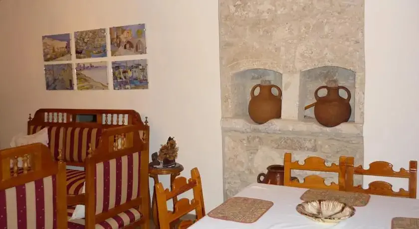 Какопетрия: Dias House