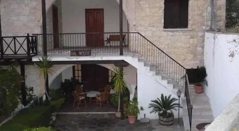 Какопетрия: Dias House