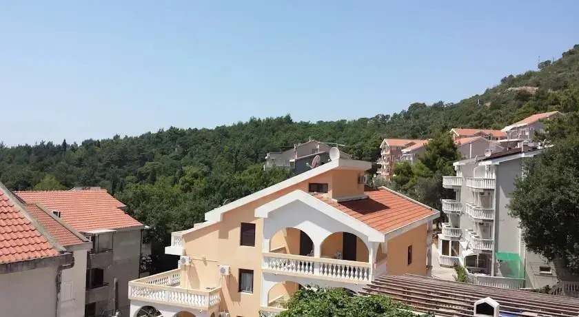 Петровац: Apartments Vukotić