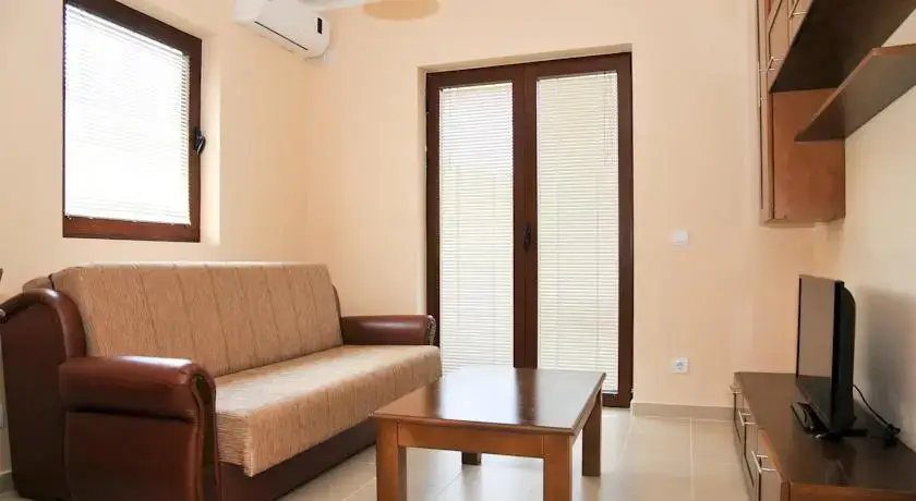 Тиват: Apartments Krstičević