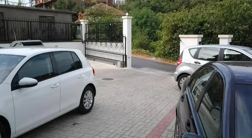 Тиват: Apartments Krstičević