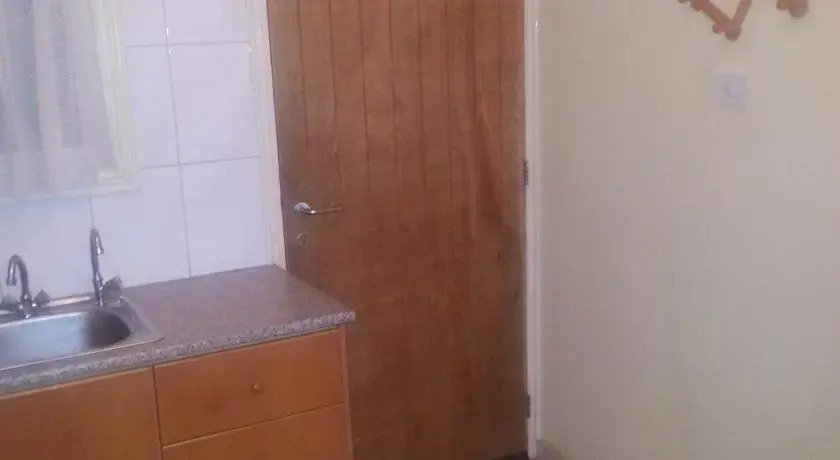Паралимни: Nichropa Court 4