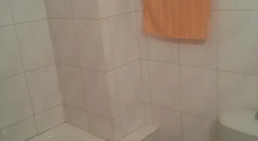 Паралимни: Nichropa Court 4