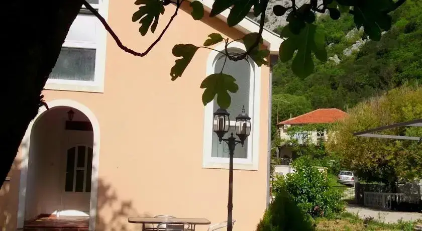 Рисан: Apartmani Carine