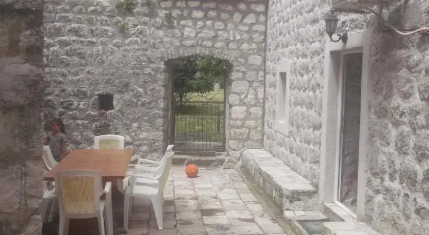 Рисан: Pajo Apartments