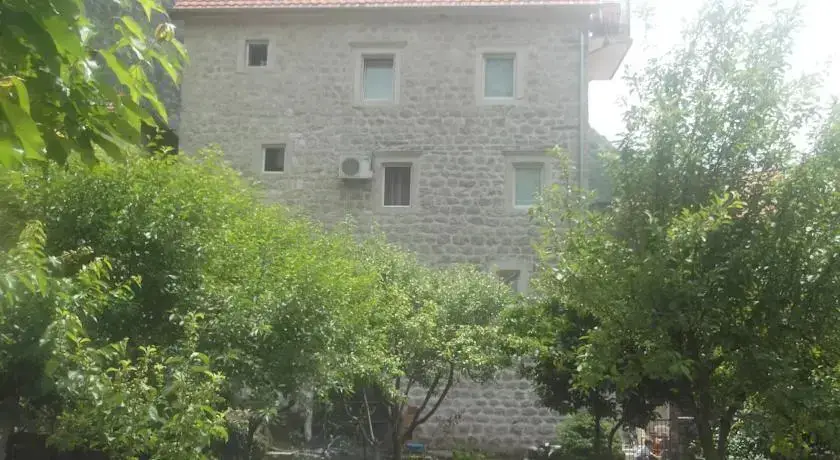 Рисан: Pajo Apartments
