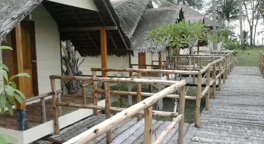 Тхаланг: Seaside Cottages