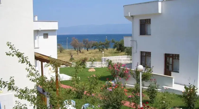 Эдремит: Yakamoz Tatil Sitesi