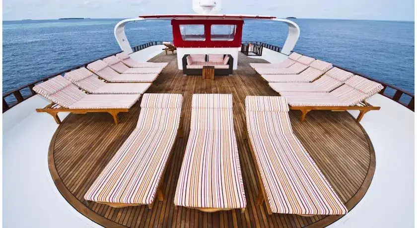 Северный атолл Мале: Theia Liveaboard