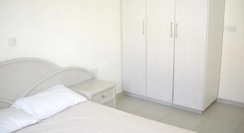 Пафос: Zambas Court