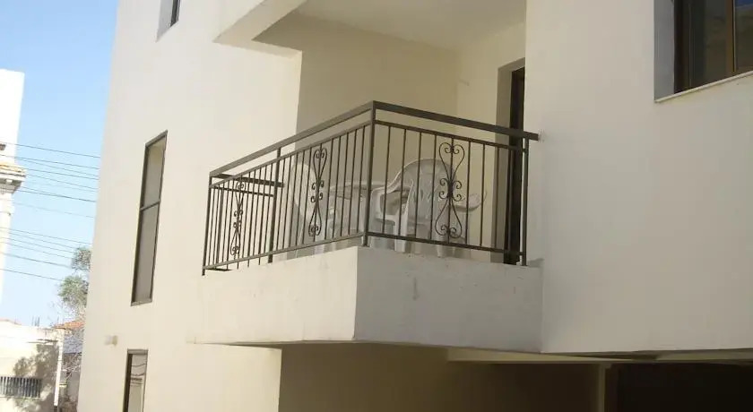 Пафос: Zambas Court