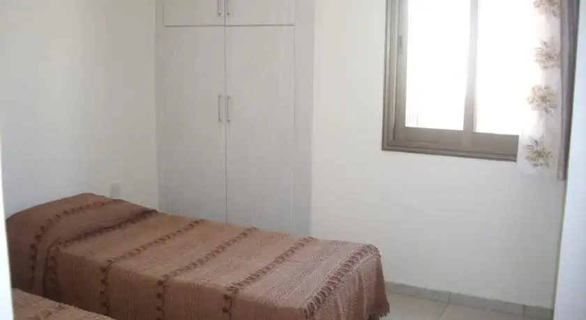 Пафос: Zambas Court