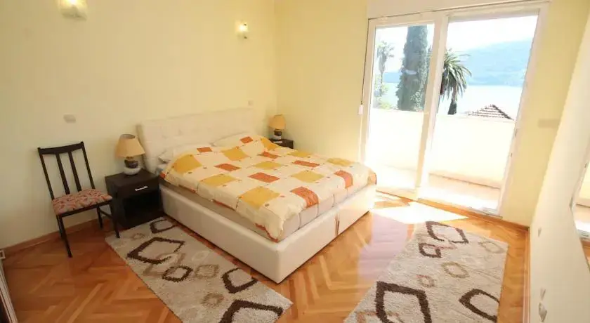 Херцег-Нови: Apartment Montenegro