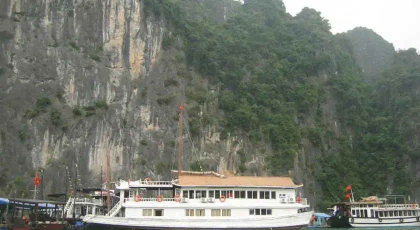 Халонг: Halong Party Cruises
